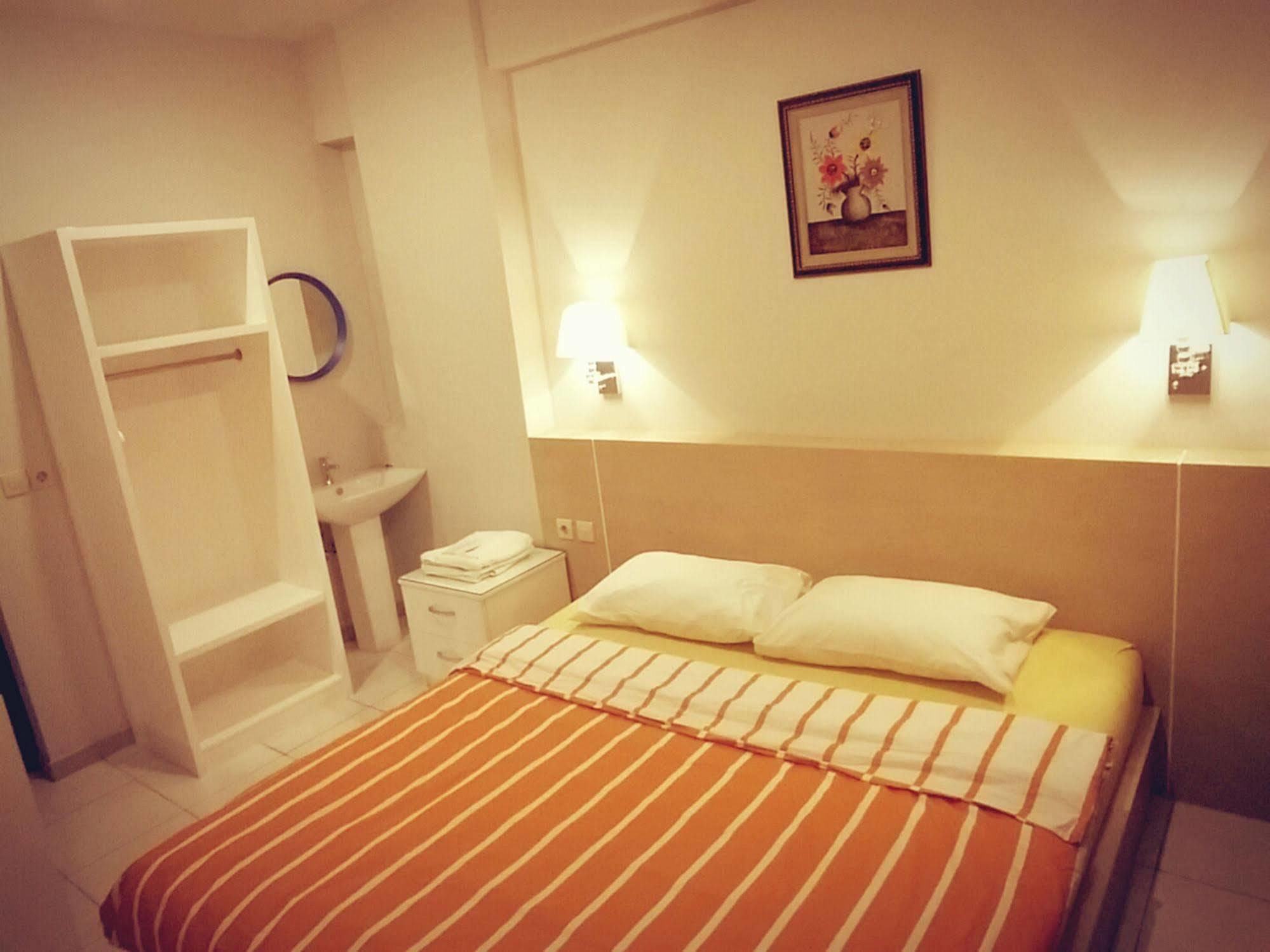 Fastrooms Bekasi Exterior foto